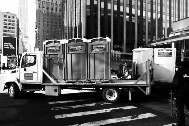 Best Portable toilet rental cost  in Edgecliff Village, TX
